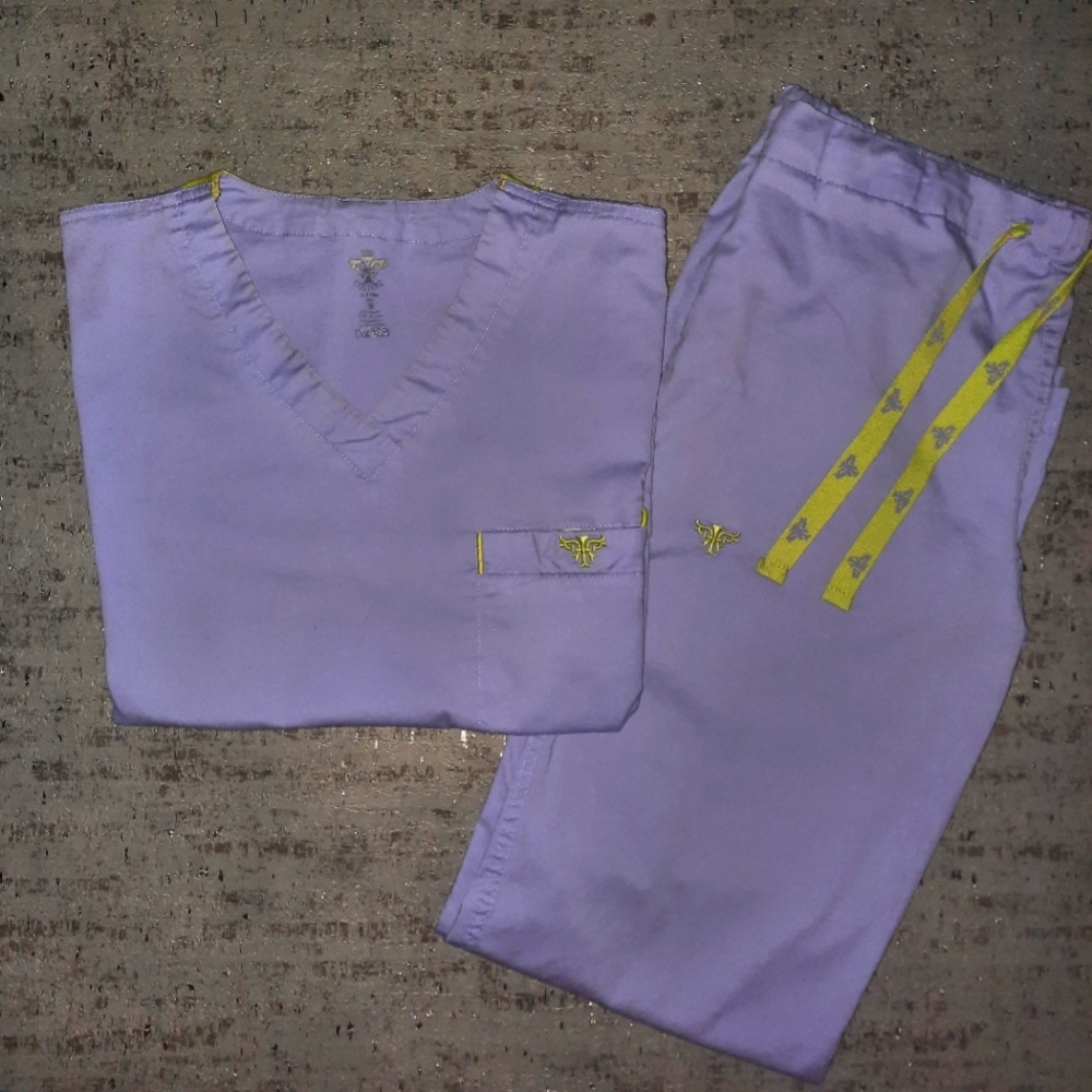 Med Couture Light Purple Scrub Set size small EUC